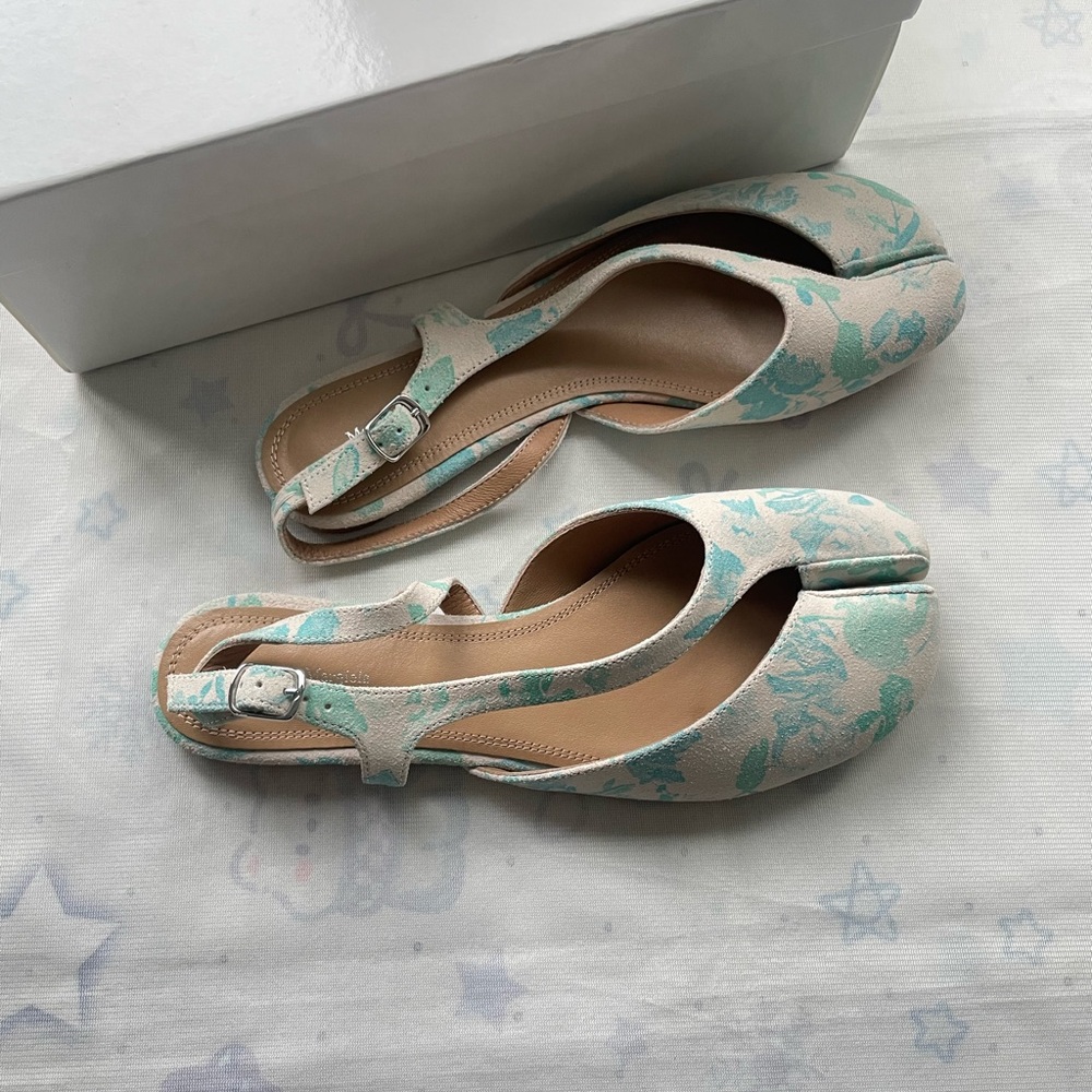 Maison Martin Margiela Women's Tabi Slingback Flats in Mint Floral - Picture 2 of 7